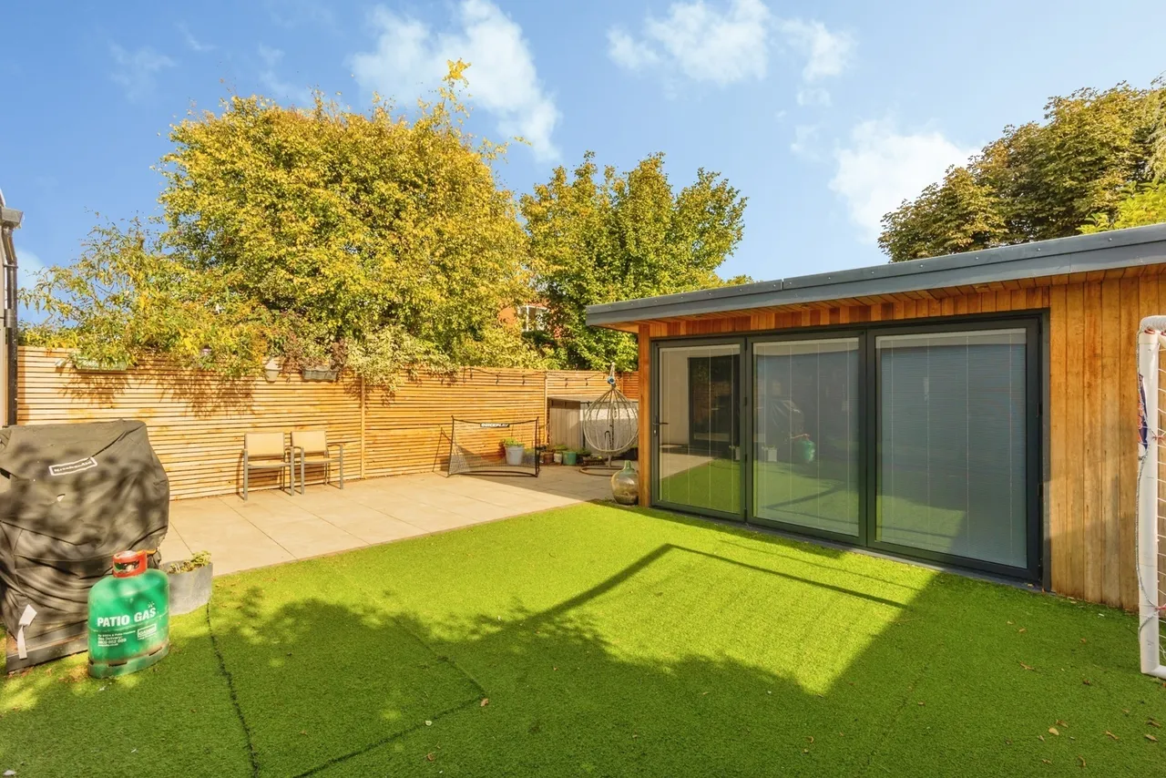 Kirkby Avenue, Sale, M33, photo 29