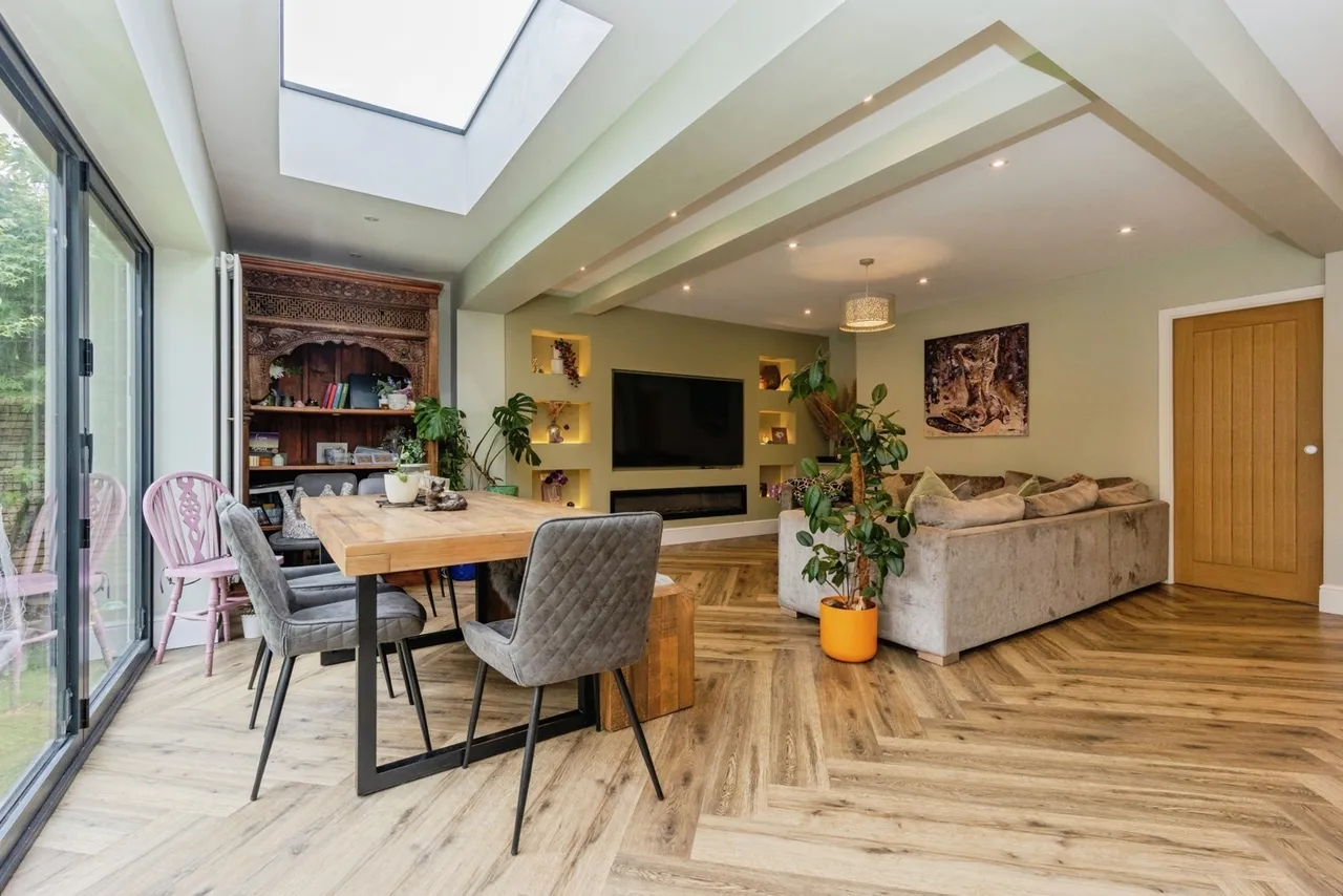 Kirkby Avenue, Sale, M33, photo 9