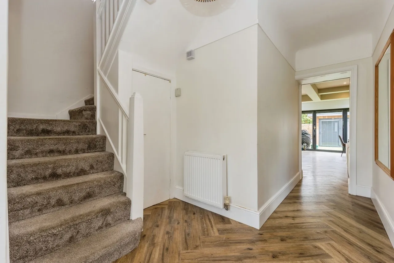 Kirkby Avenue, Sale, M33, photo 17