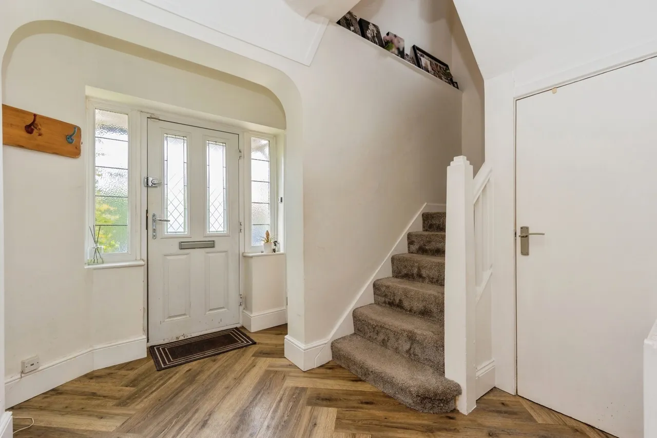 Kirkby Avenue, Sale, M33, photo 2