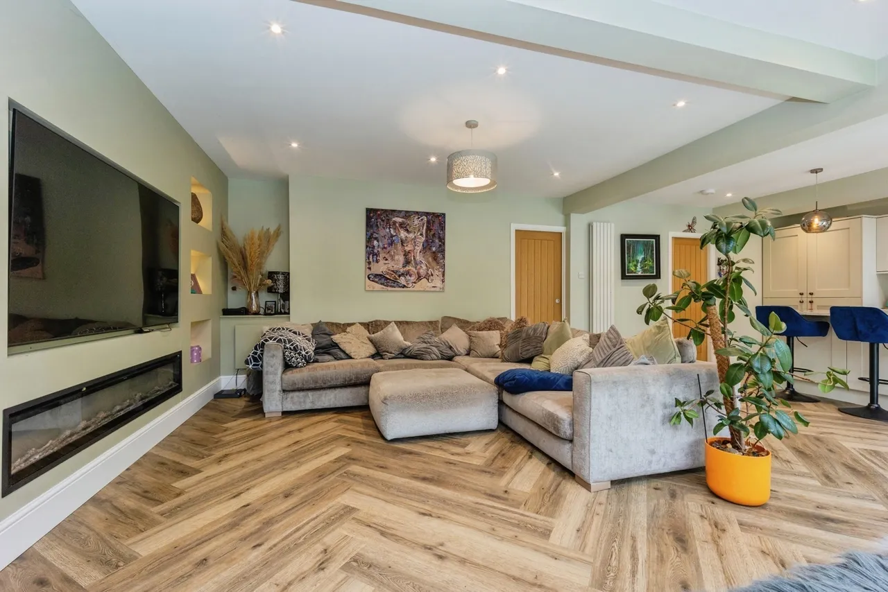 Kirkby Avenue, Sale, M33, photo 6