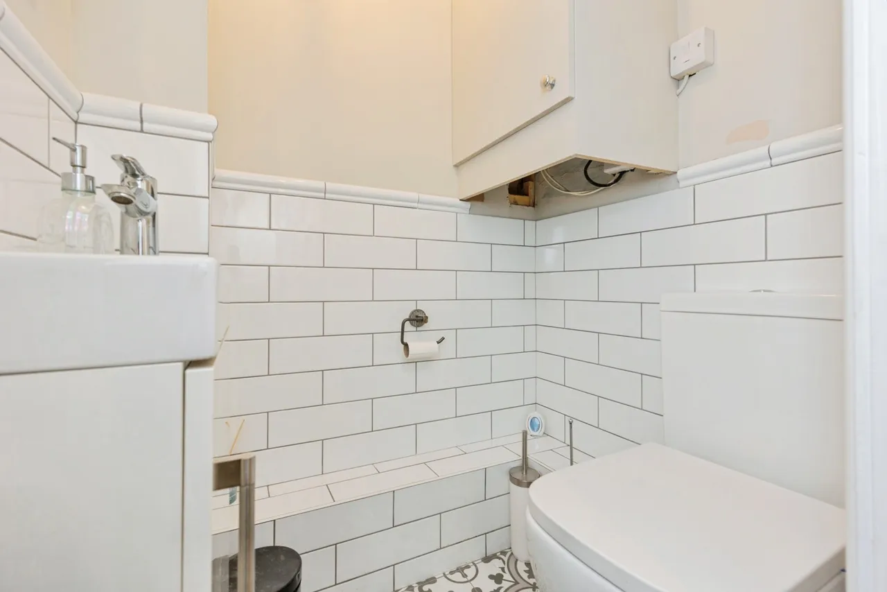 Kirkby Avenue, Sale, M33, photo 12