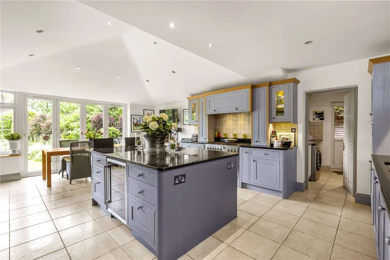 Blighton Lane, The Sands, Farnham, Surrey, GU10 1PU, photo 2