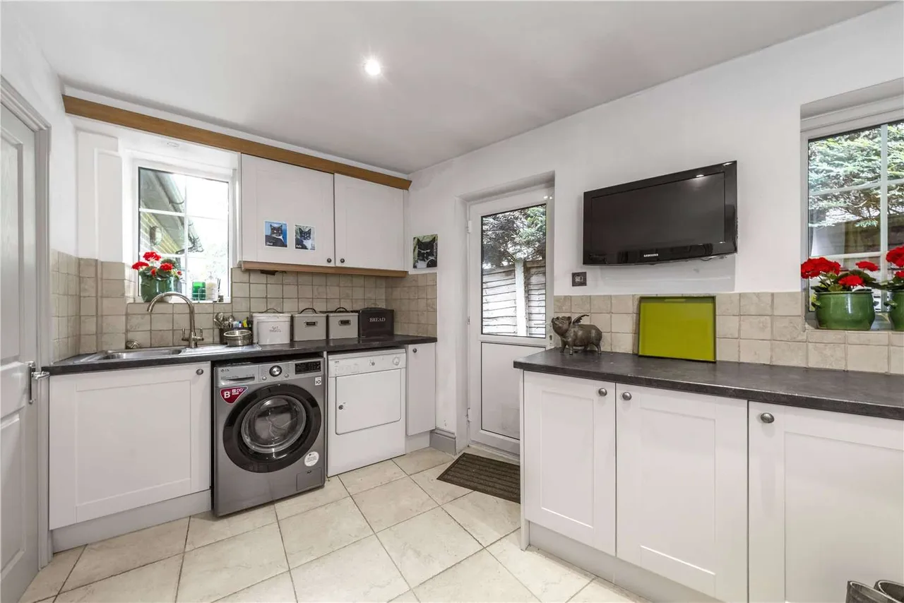Blighton Lane, The Sands, Farnham, Surrey, GU10 1PU, photo 9