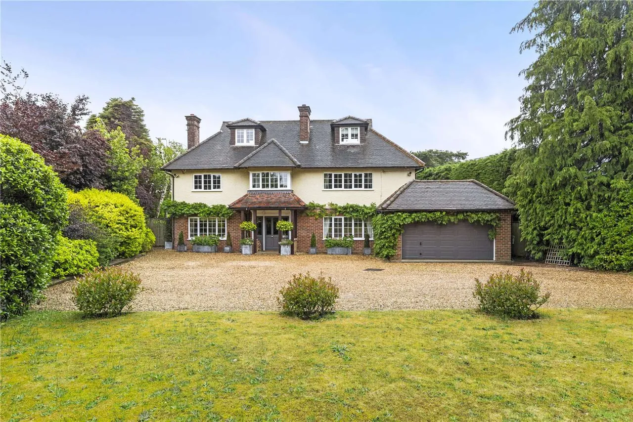 5 bed house for sale — Blighton Lane, The Sands, Farnham, Surrey, GU10 1PU