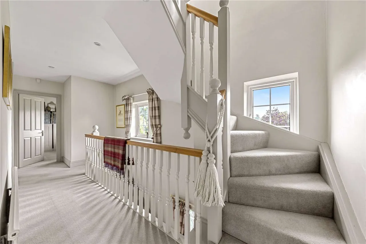 Blighton Lane, The Sands, Farnham, Surrey, GU10 1PU, photo 12
