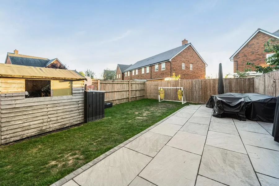 Nutmeg Close, Broughton, HP22, photo 18