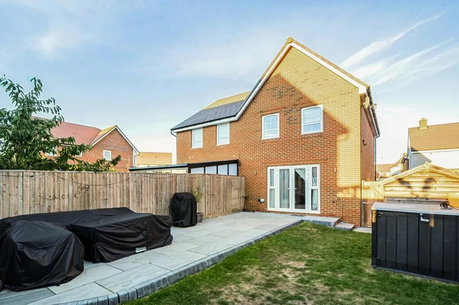 Nutmeg Close, Broughton, HP22, photo 19