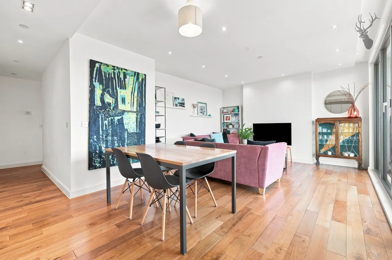 3 bed flat for sale, Cadmium Square, London, E2