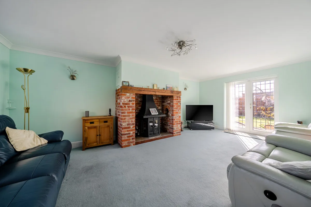 Clacton Road, Clacton-on-Sea, Weeley, CO16 9DN, photo 5
