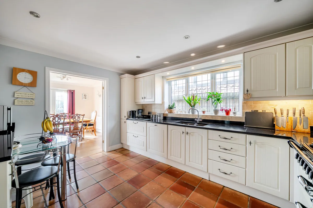 Clacton Road, Clacton-on-Sea, Weeley, CO16 9DN, photo 3