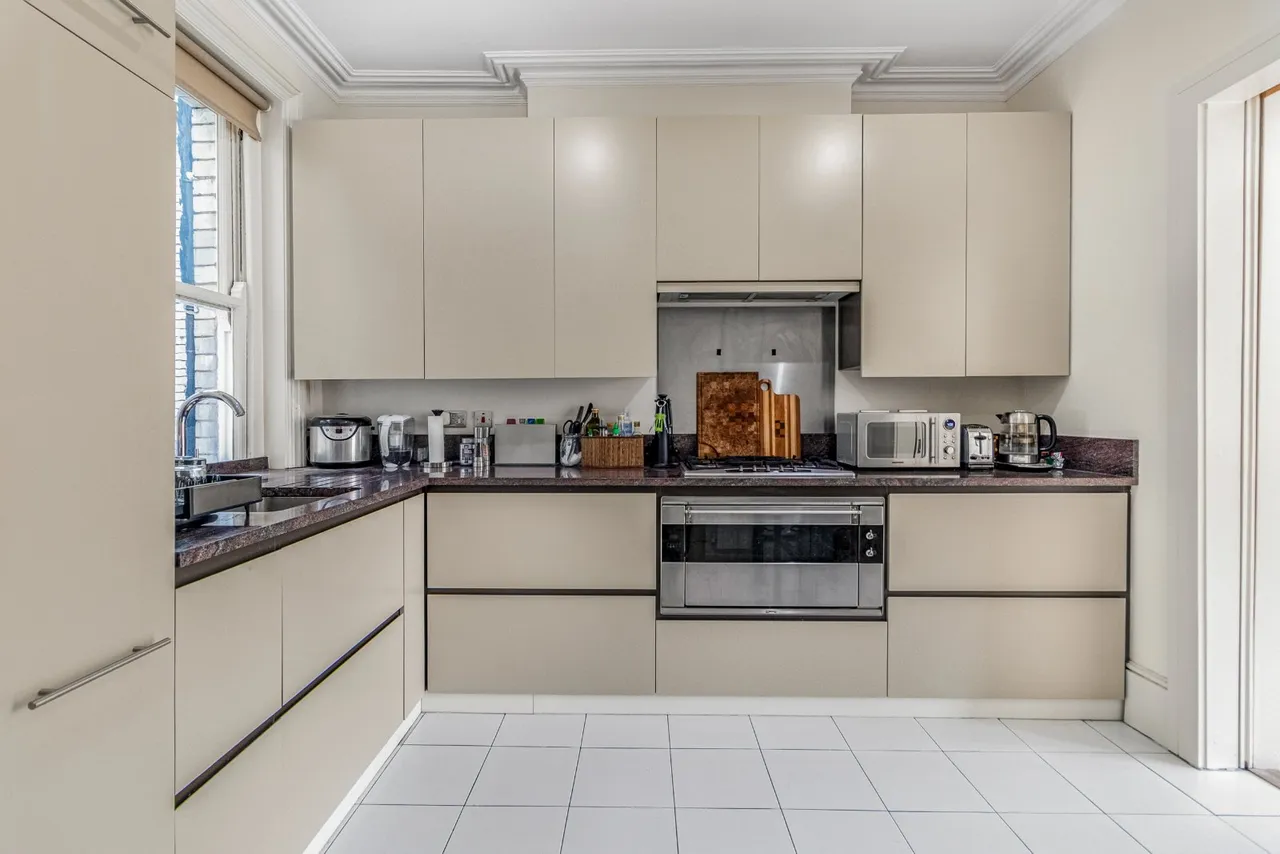 Abingdon Road, Kensington, London, W8, photo 3