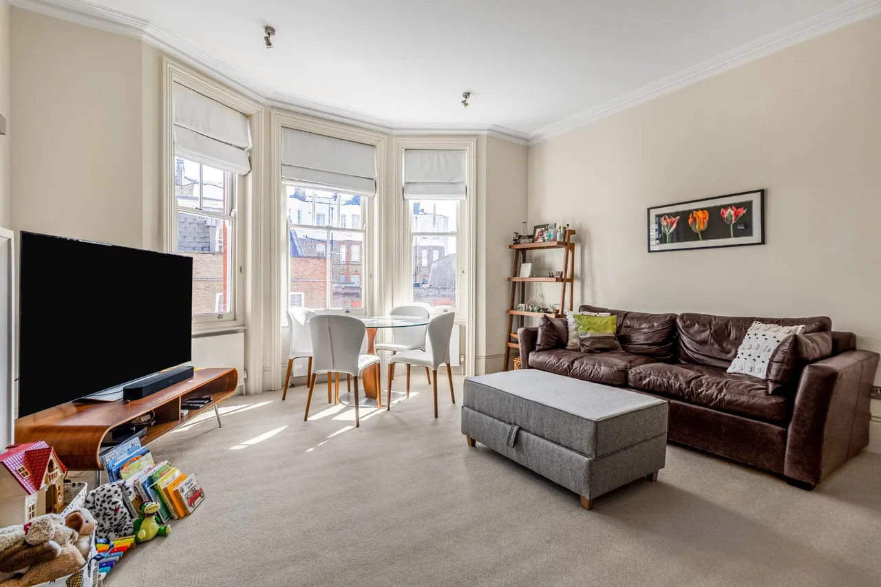 2 bed flat to rent — Abingdon Road, Kensington, London, W8