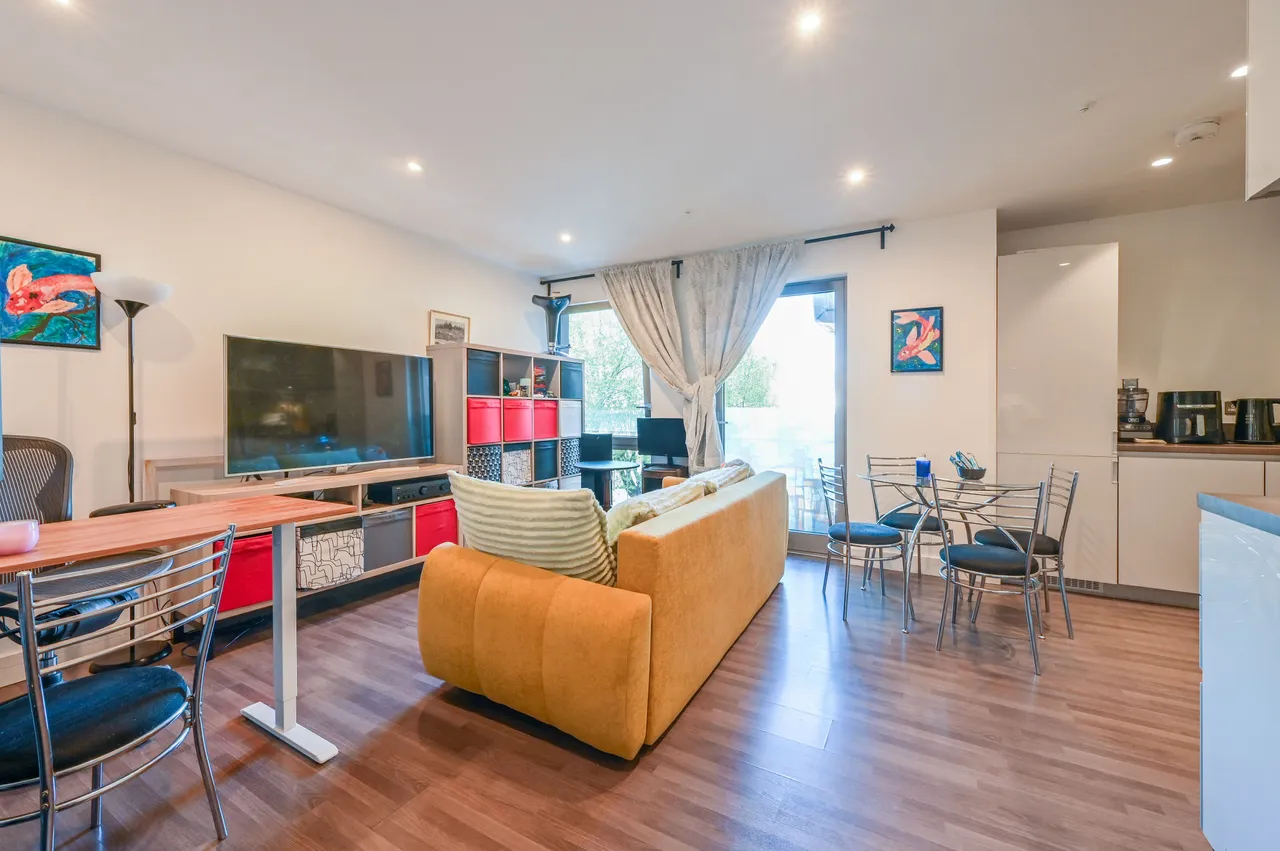 1 bed flat for sale — Flat 21, 12 Rathbone Market, Barking Road, London