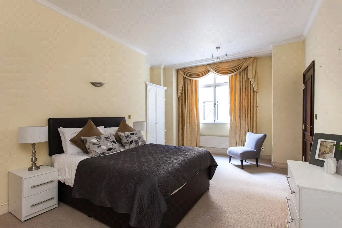 Mansfield Street, London, W1G, photo 5