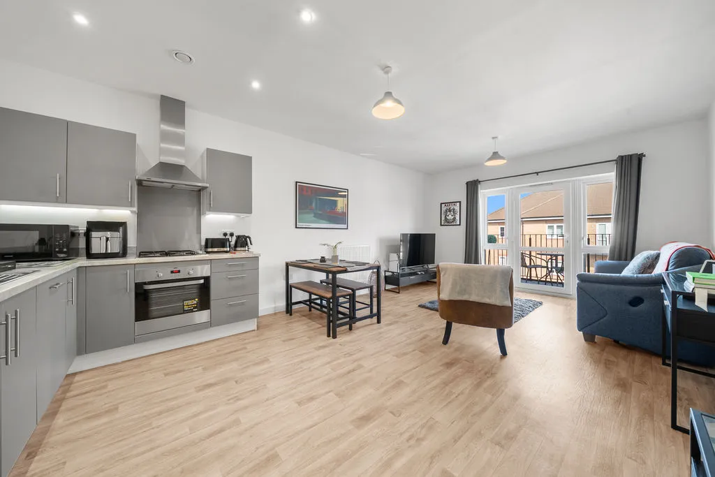 Bell Farm Way Hersham, Walton-On-Thames KT12 5BQ, photo 7