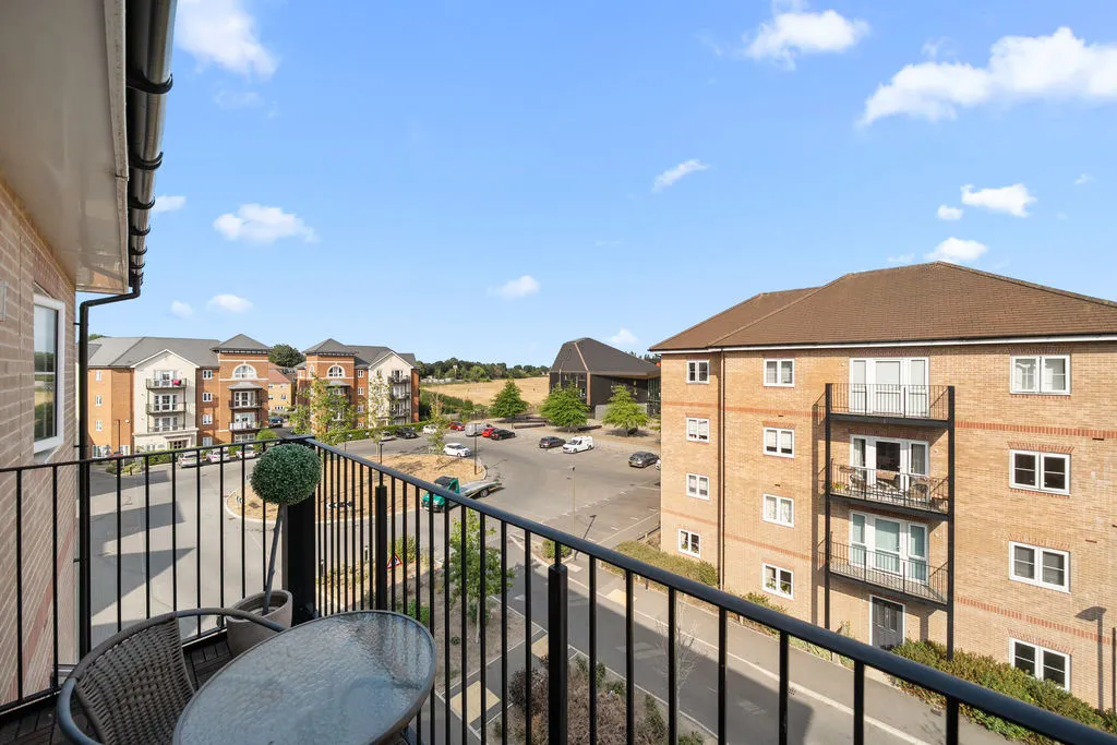 Bell Farm Way Hersham, Walton-On-Thames KT12 5BQ, photo 9