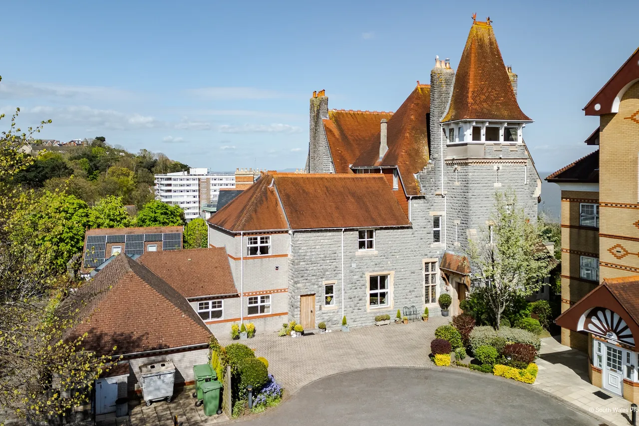 5 bed house for sale, Db