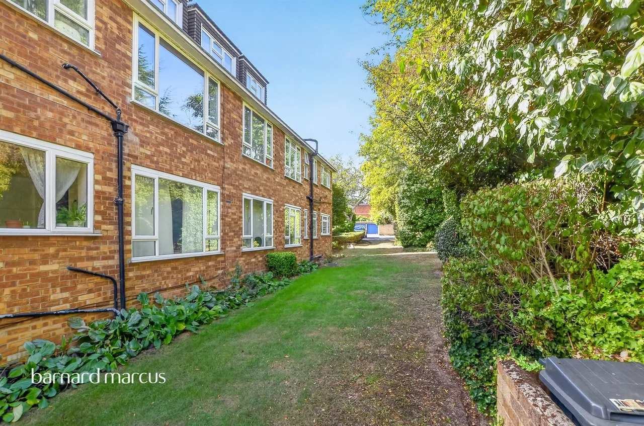 Fairfield Close, London, N12, photo 15
