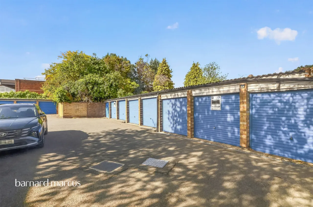 Fairfield Close, London, N12, photo 14