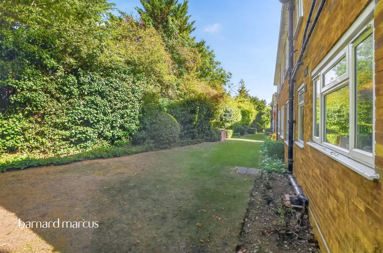 Fairfield Close, London, N12, photo 19