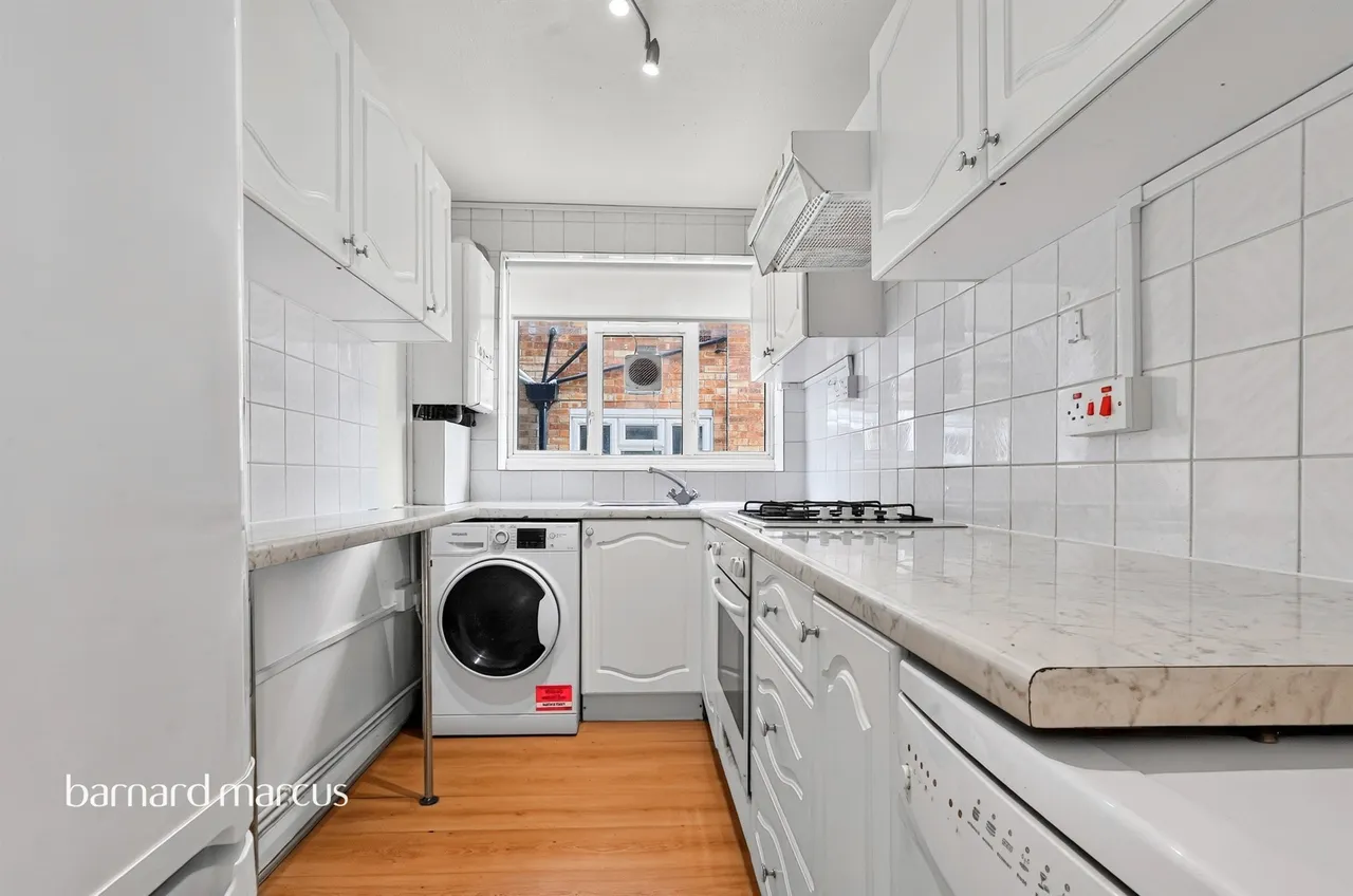 Fairfield Close, London, N12, photo 2