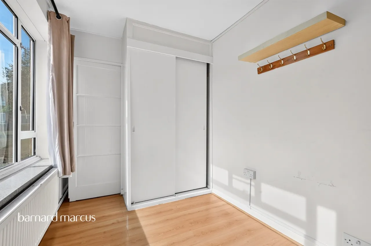 Fairfield Close, London, N12, photo 13