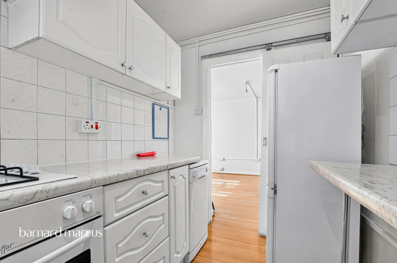 Fairfield Close, London, N12, photo 8