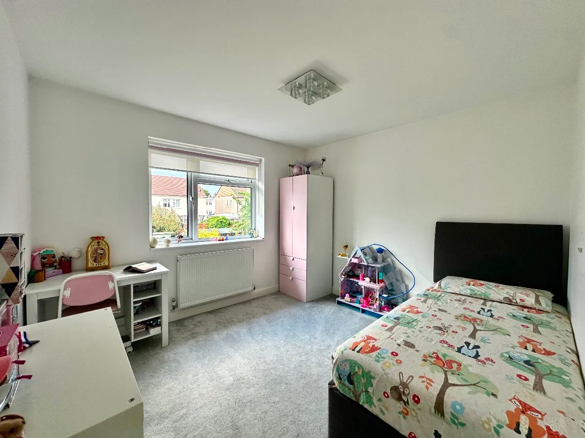Gooshays Drive, Harold Hill, photo 12