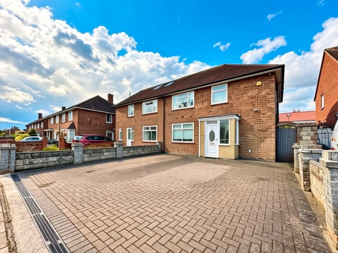 3 bed house for sale — Gooshays Drive, Harold Hill