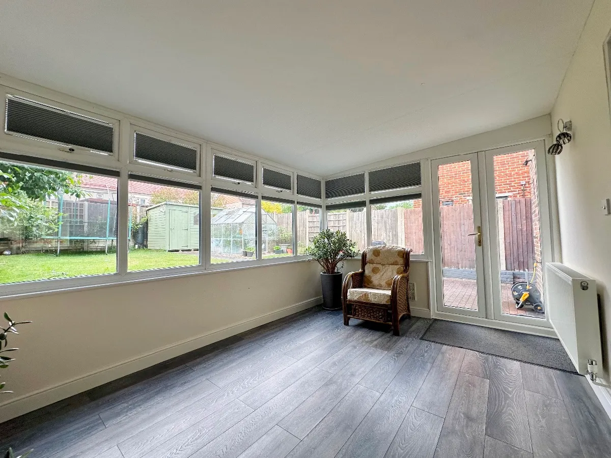 Gooshays Drive, Harold Hill, photo 7