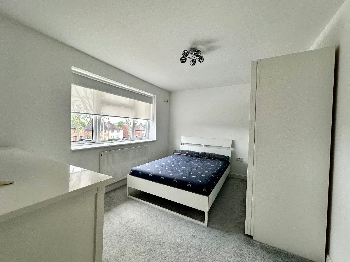 Gooshays Drive, Harold Hill, photo 11