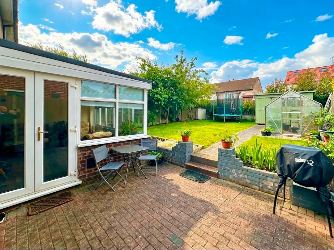 Gooshays Drive, Harold Hill, photo 16