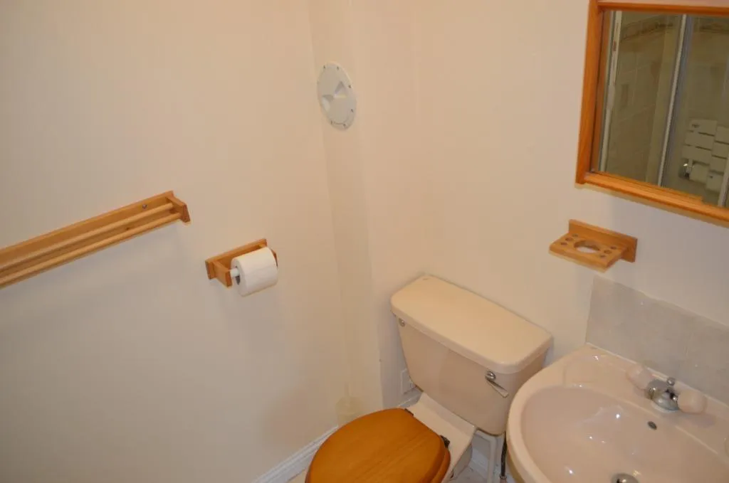 Queens Court, Larbert, FK5, photo 5