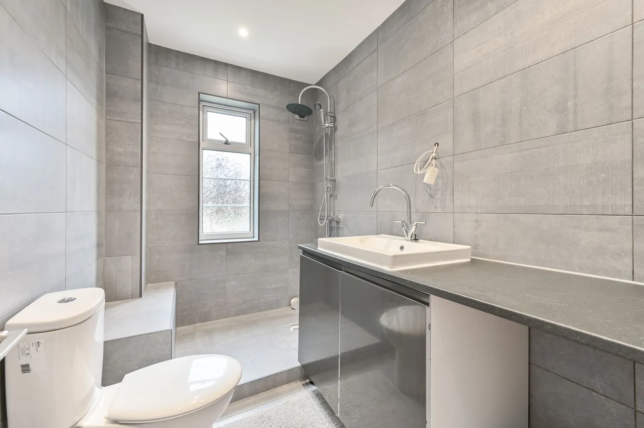 52 Riverside Gardens, Wembley, photo 9