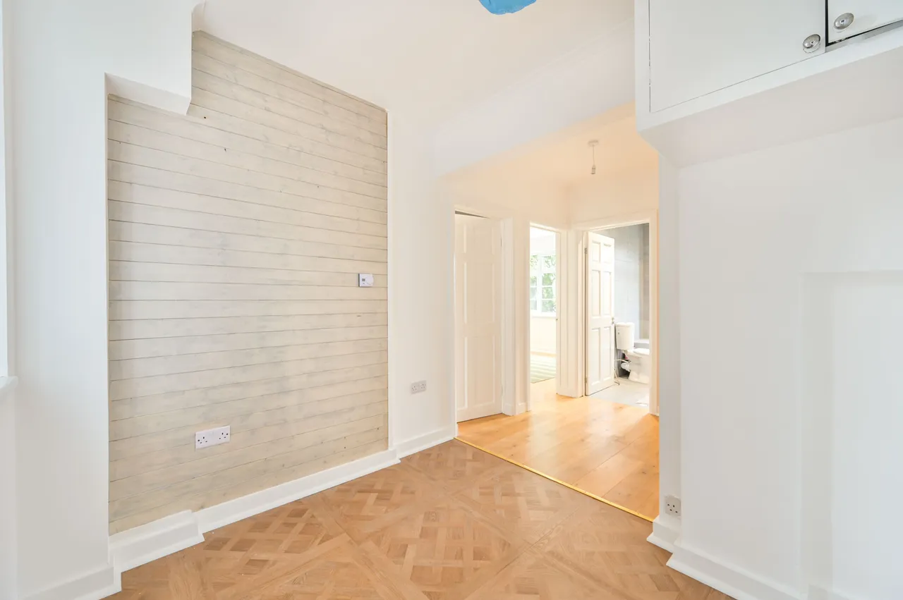 52 Riverside Gardens, Wembley, photo 12