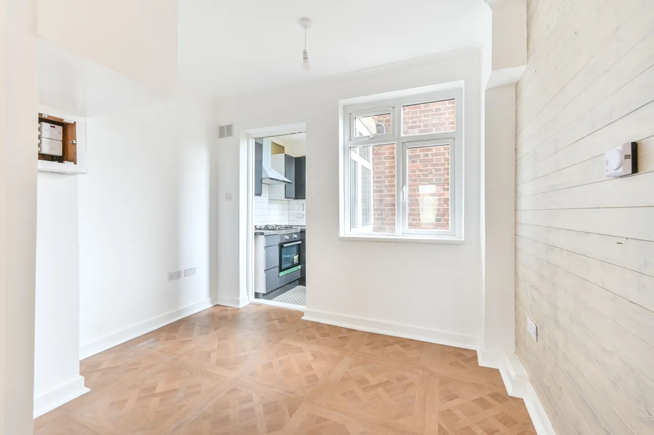 52 Riverside Gardens, Wembley, photo 11