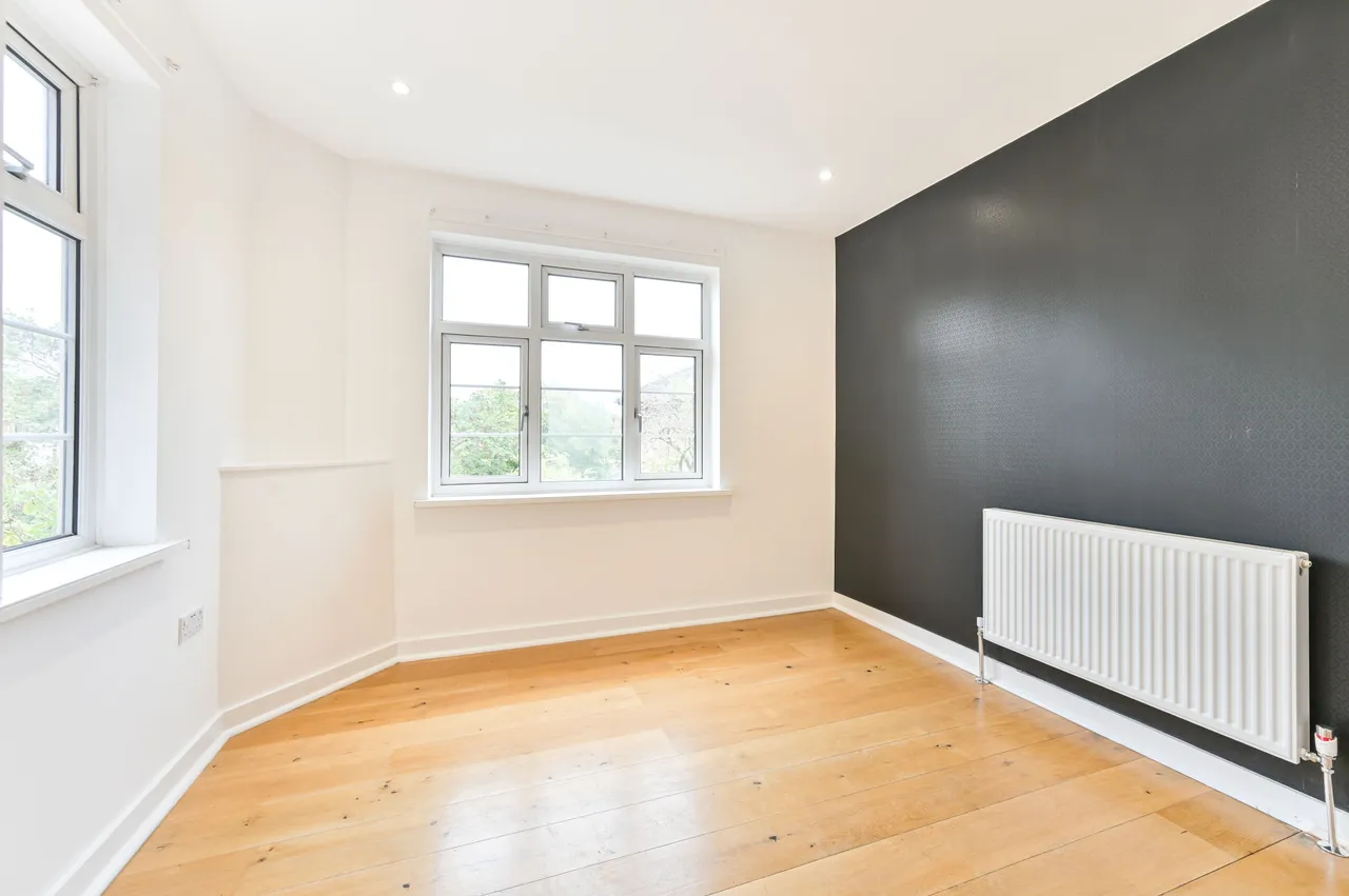 52 Riverside Gardens, Wembley, photo 10