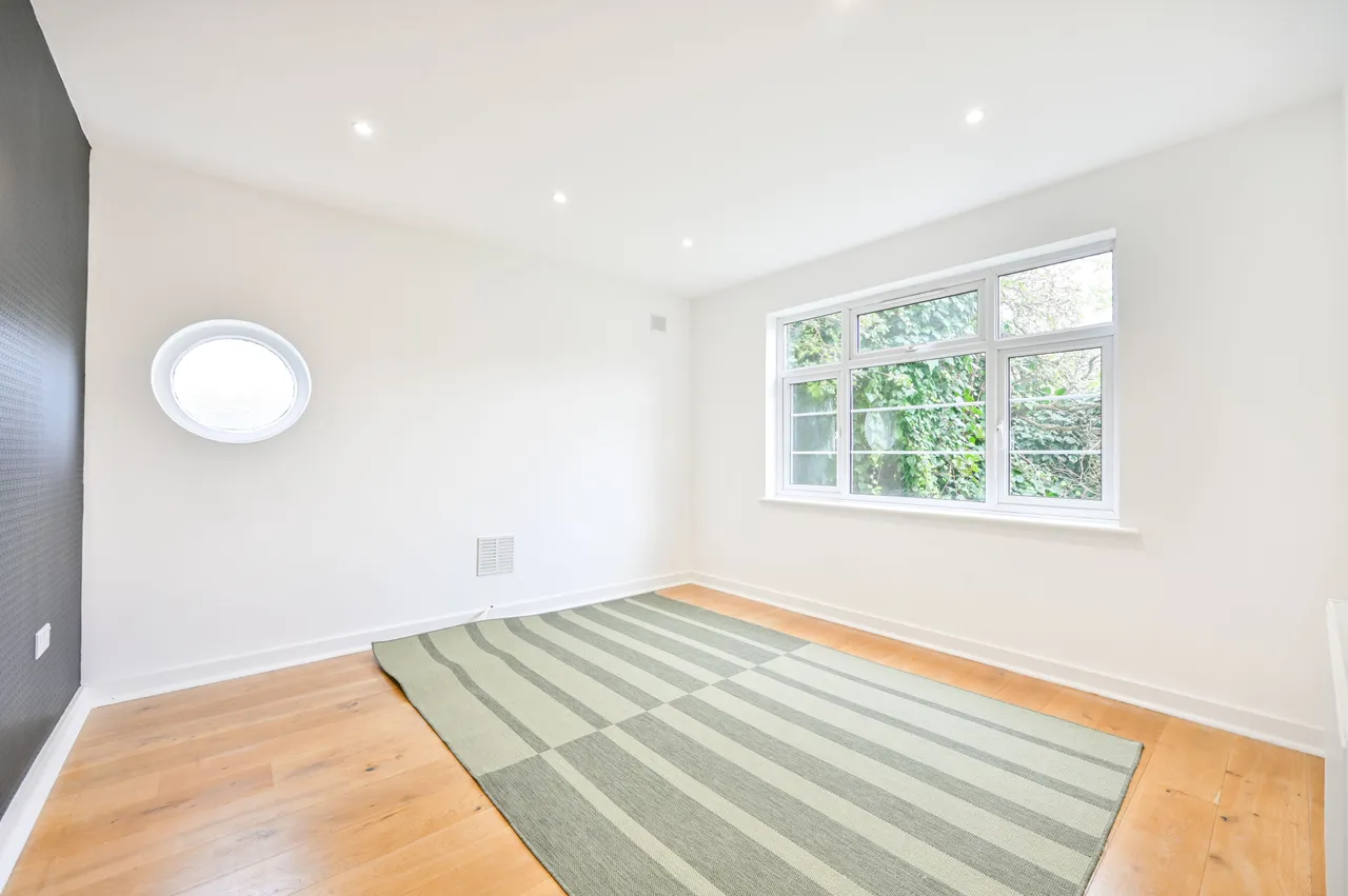 1 bed flat for sale — 52 Riverside Gardens, Wembley