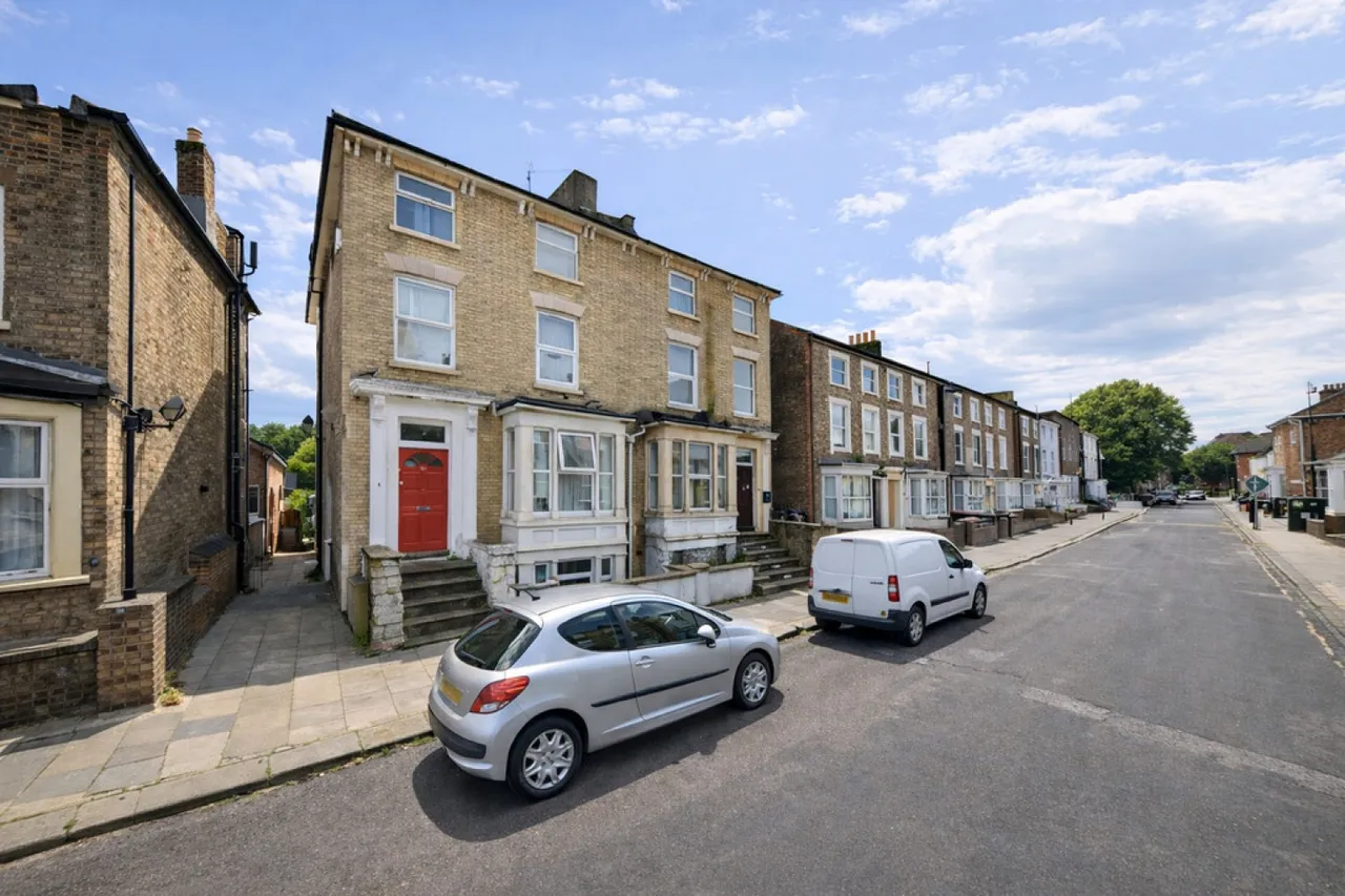 1 bed house to rent — Alexandra Road, Bedford