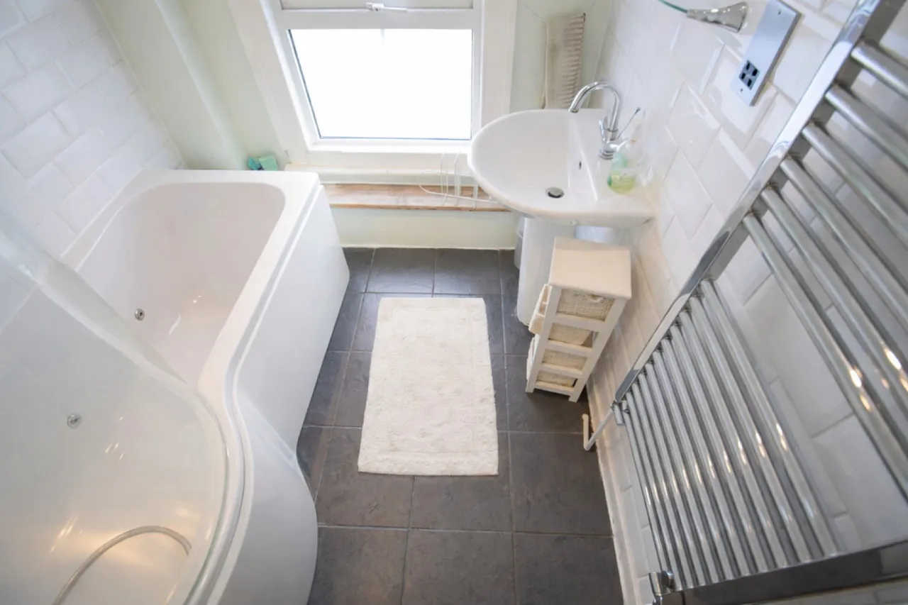 Alexandra Road, Bedford, photo 6