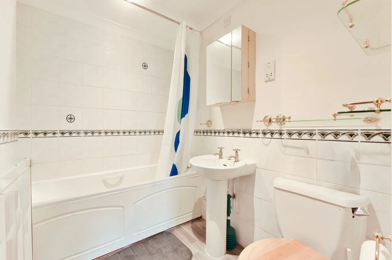2 St Georges Mews, Sutton Court Road, London, photo 11