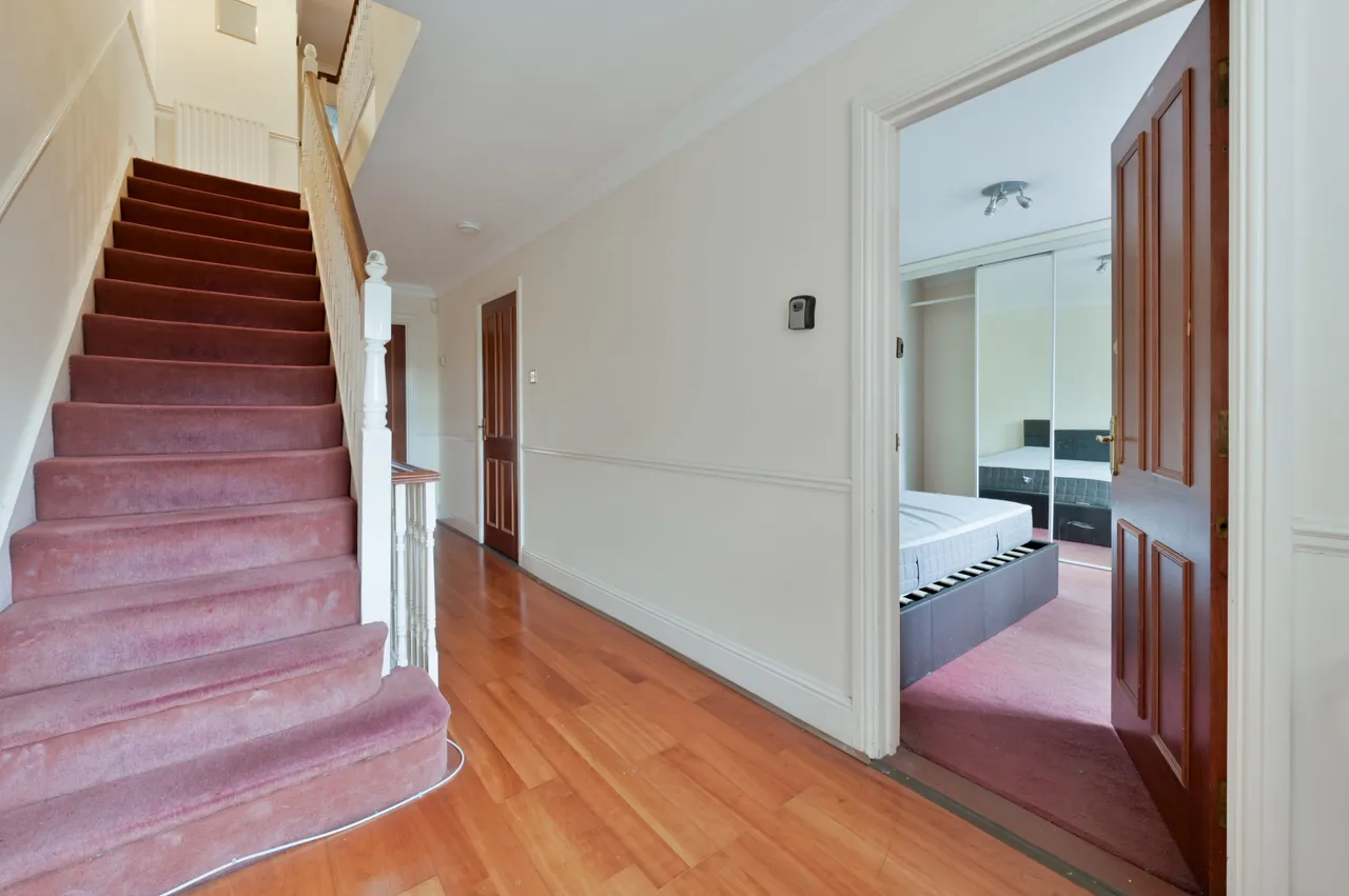 2 St Georges Mews, Sutton Court Road, London, photo 8