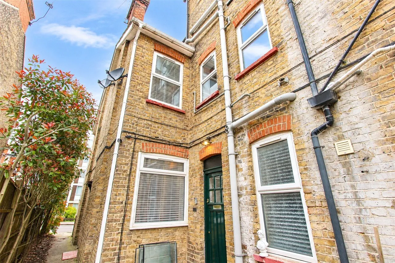 2 bed flat to rent, Elm Road, Leigh-on-Sea, SS9