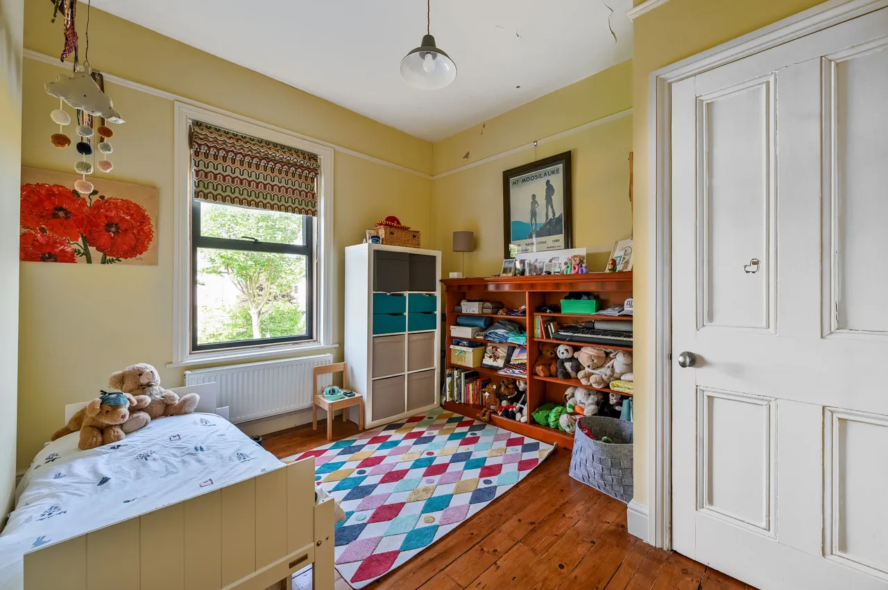 146 Springbank Road, London, photo 11