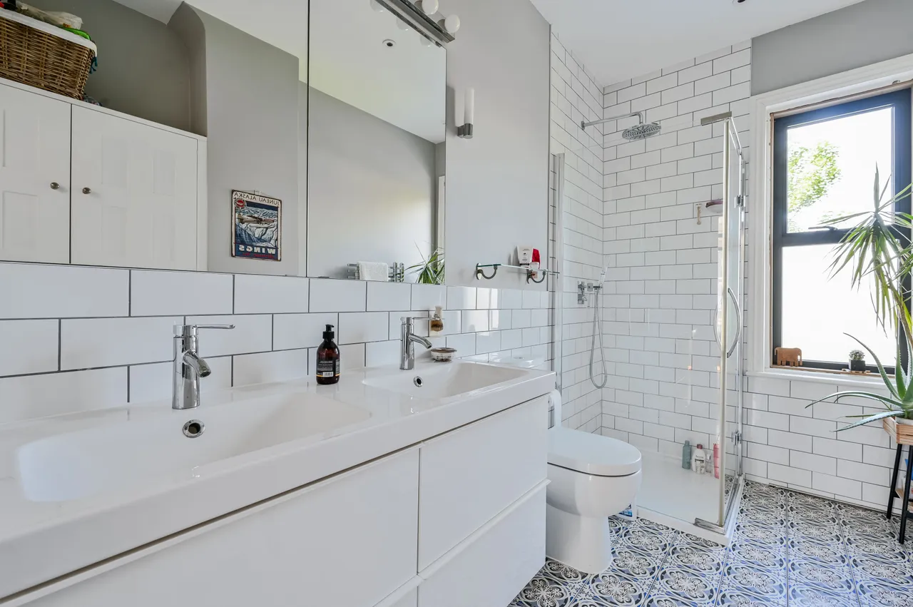 146 Springbank Road, London, photo 10