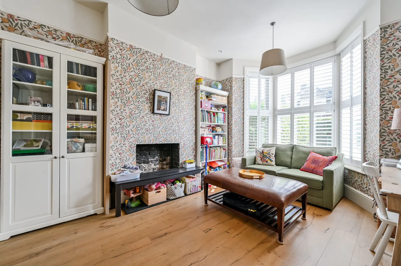 146 Springbank Road, London, photo 2