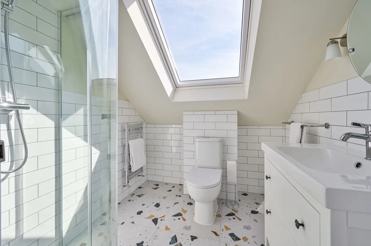 146 Springbank Road, London, photo 7