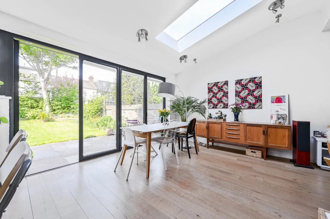 146 Springbank Road, London, photo 3