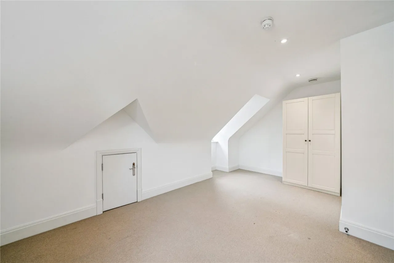 Barker Close, Kew, TW9, photo 16